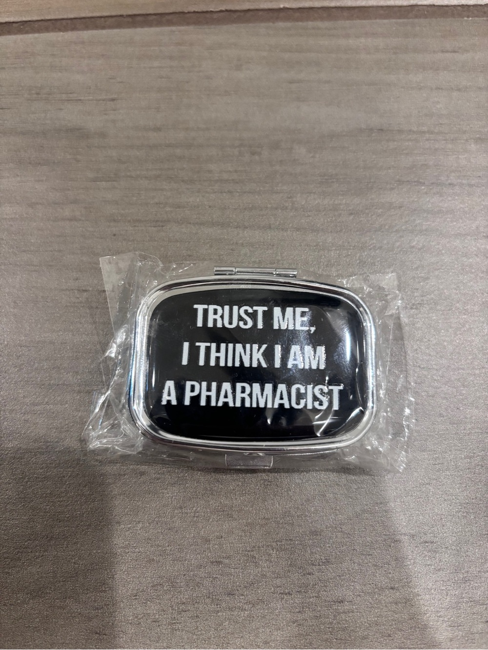 NWT A Pill Box with a Mirror ‘Trust Me I Think I Am A Pharmacist' great quality